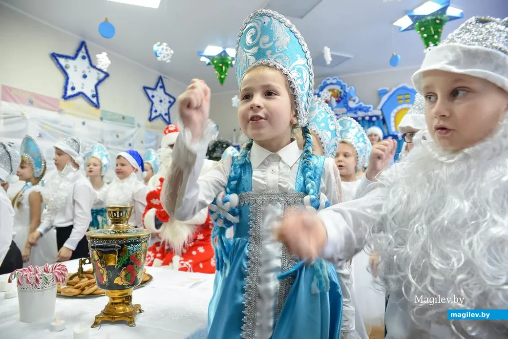 18.12.2018. В гимназии №2 прошел конкурс на лучшее новогоднее оформление кабинета, организованный