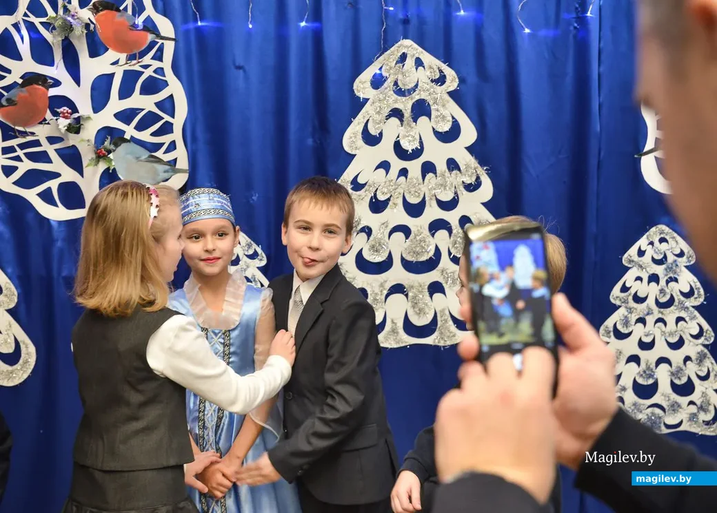 18.12.2018. В гимназии №2 прошел конкурс на лучшее новогоднее оформление кабинета, организованный