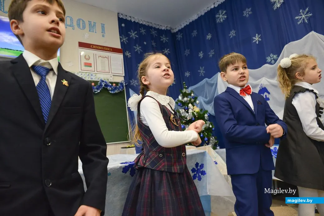 18.12.2018. В гимназии №2 прошел конкурс на лучшее новогоднее оформление кабинета, организованный