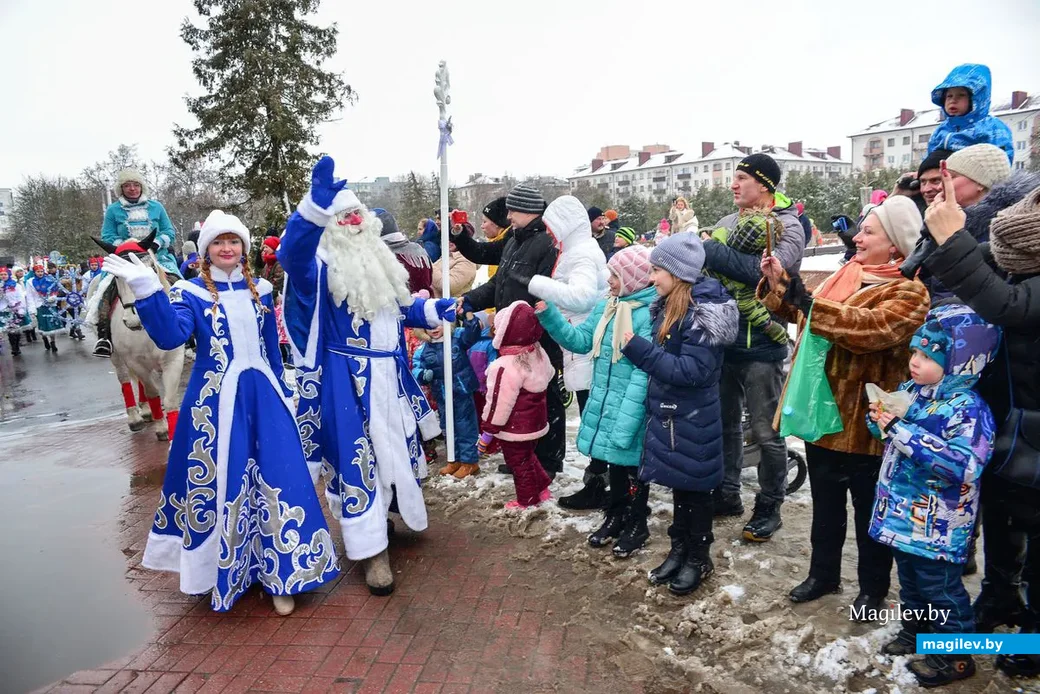 23.12.2018. Театрализованное шествие Дедов Морозов и Снегурочек «Новогодний флекс»