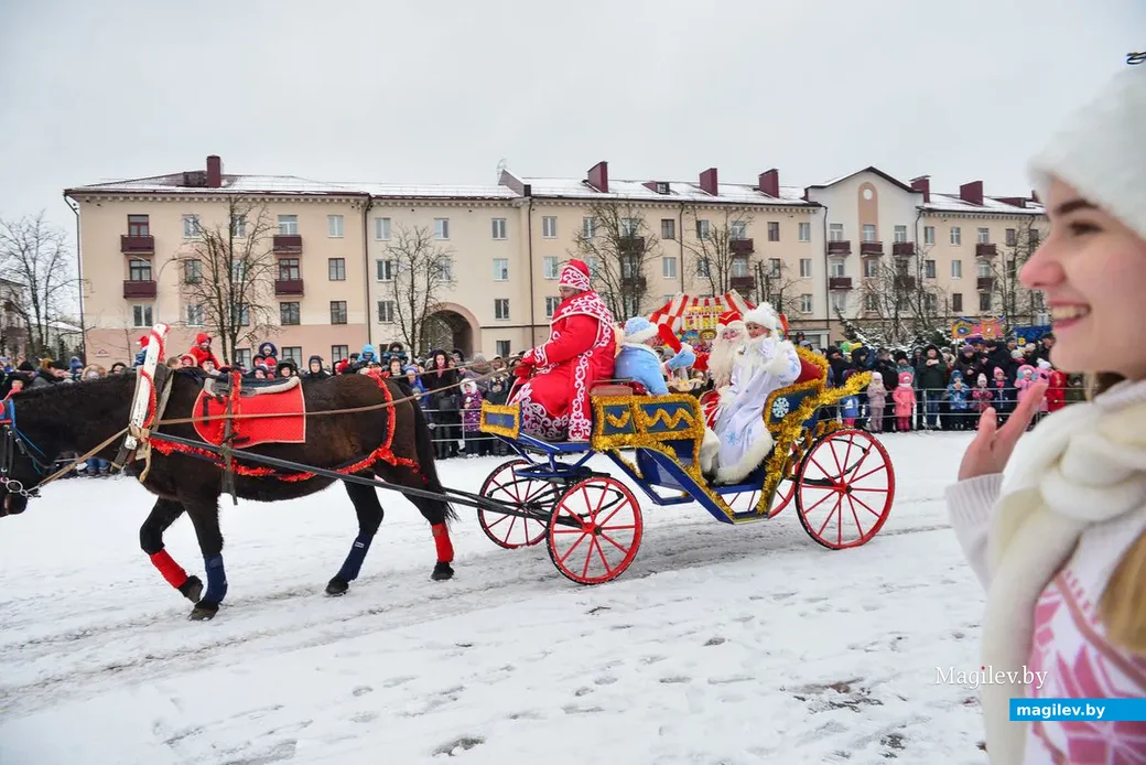 23.12.2018. Театрализованное шествие Дедов Морозов и Снегурочек «Новогодний флекс»