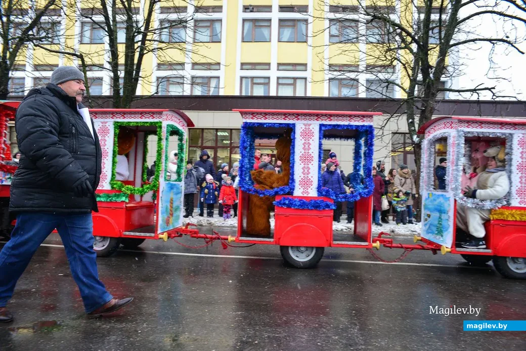 23.12.2018. Театрализованное шествие Дедов Морозов и Снегурочек «Новогодний флекс»