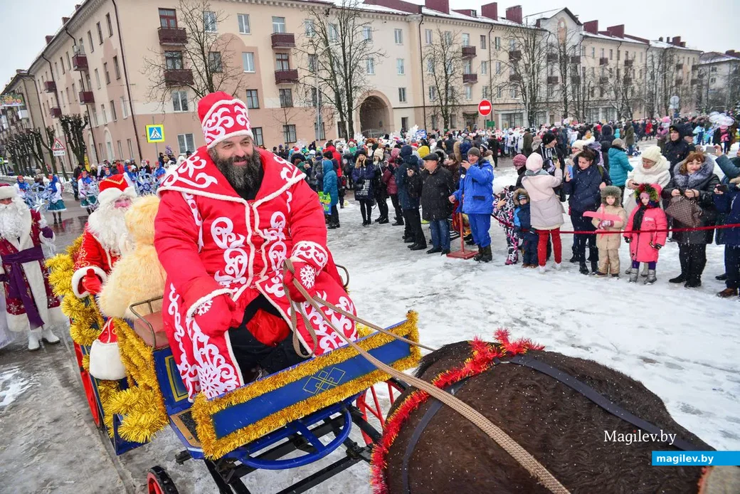 23.12.2018. Театрализованное шествие Дедов Морозов и Снегурочек «Новогодний флекс»