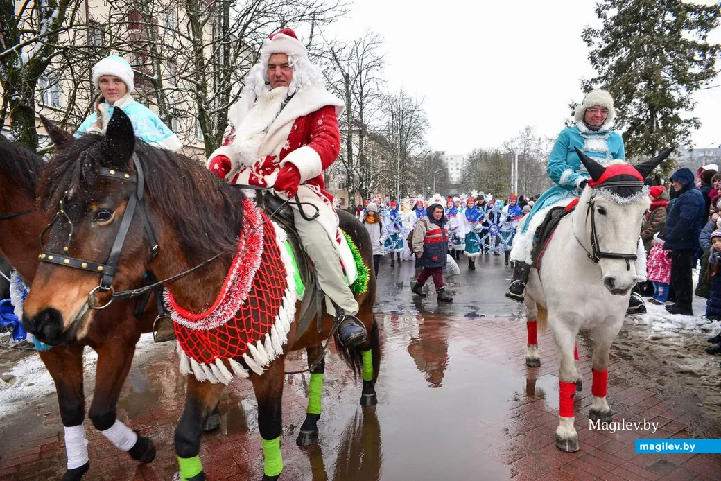 23.12.2018. Театрализованное шествие Дедов Морозов и Снегурочек «Новогодний флекс»
