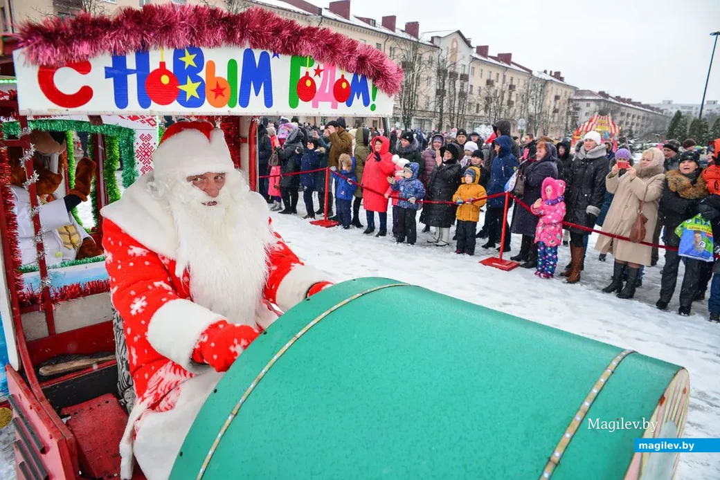 23.12.2018. Театрализованное шествие Дедов Морозов и Снегурочек «Новогодний флекс»
