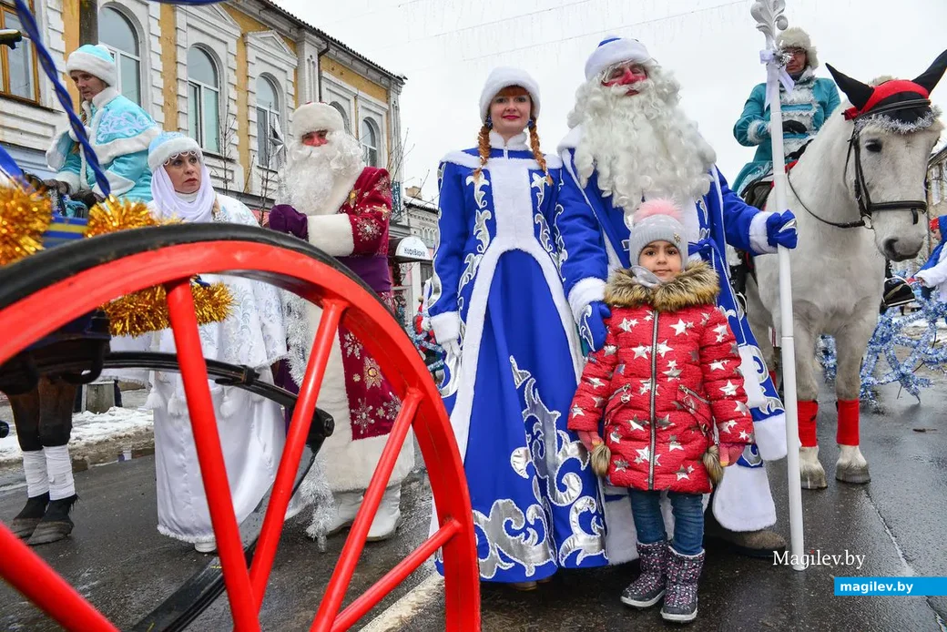23.12.2018. Театрализованное шествие Дедов Морозов и Снегурочек «Новогодний флекс»