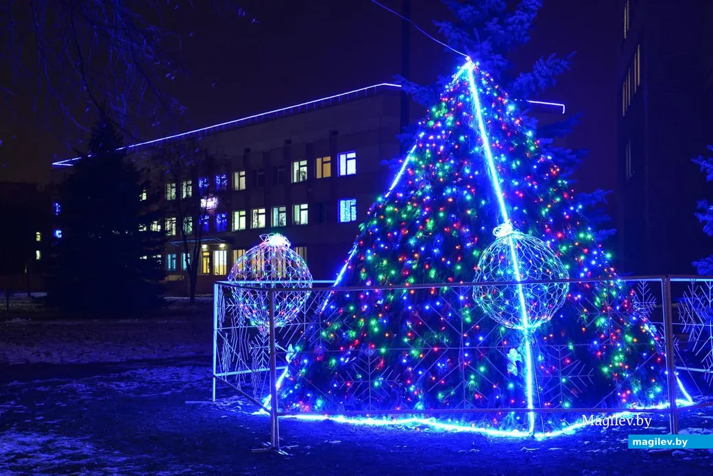 20.12.2018. Улица Минская. Украшение у здания санитарно-эпидемиологической службы