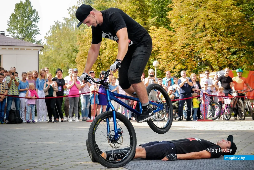 07.09.2019. Велофестиваль «Velo Boom» в городском парке. На велосипеде - Павел Шишло.
