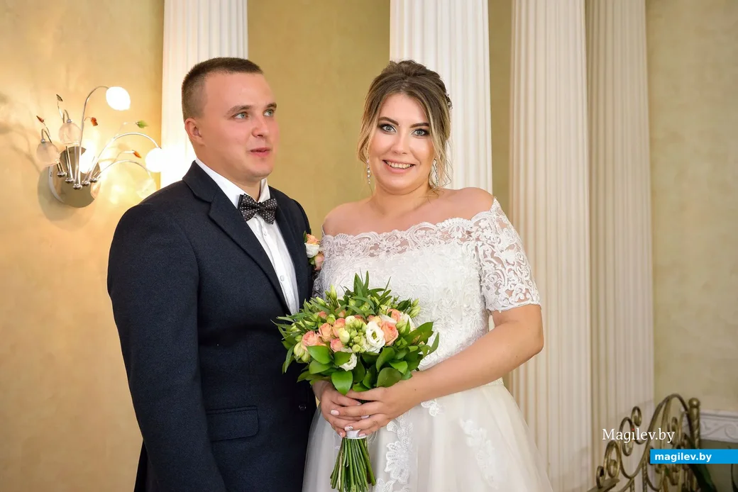 24-летняя Ирина Бондаренко и 25-летний Дмитрий Шваб зарегистрировали свой брак 13 сентября.