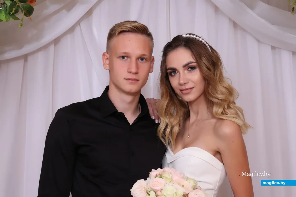 20-летние Ольга и Кирилл Ермаковичи узаконили свои отношения во Дворце гражданских обрядов