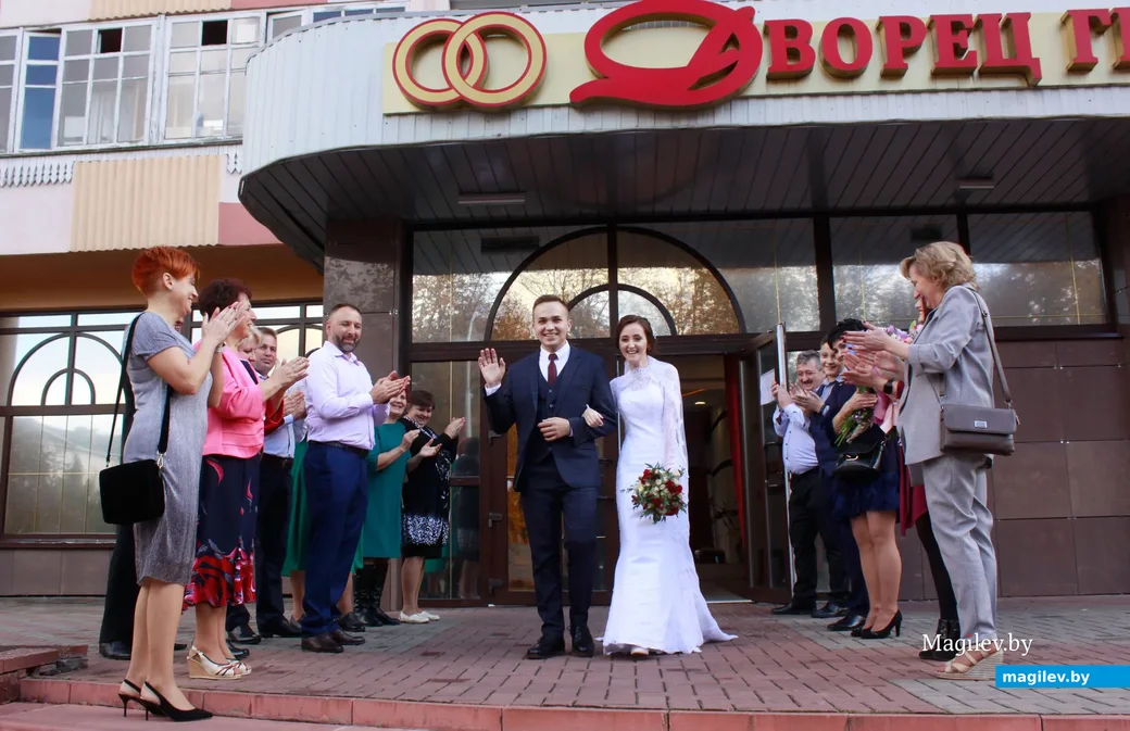 Игорь Жлукто и Карина Базылева зарегистрировали свой брак в пятницу, 4 октября.