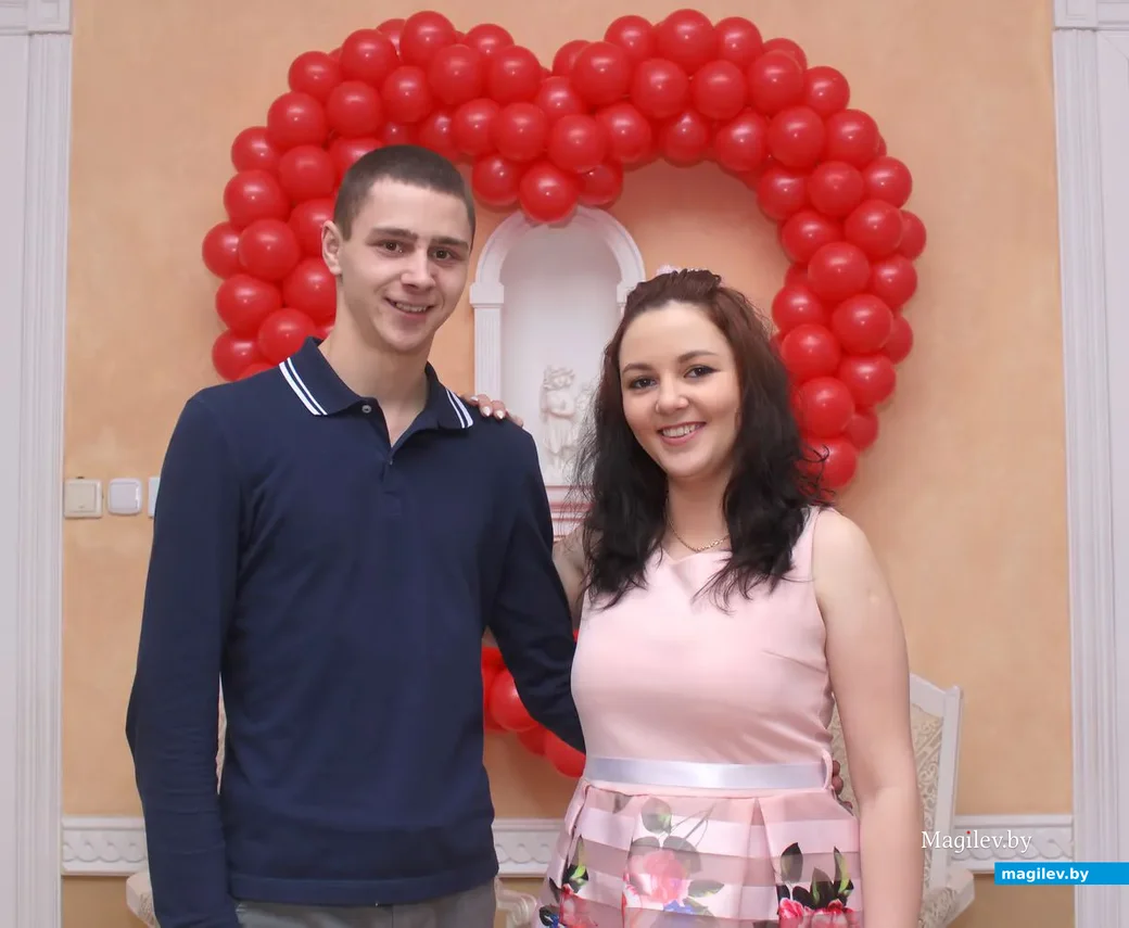 24-летний Сергей Антипенко и 26-летняя Оксана Шункевич.