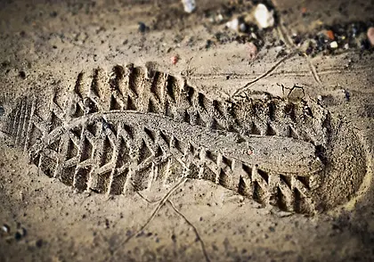 След босой ноги совпал