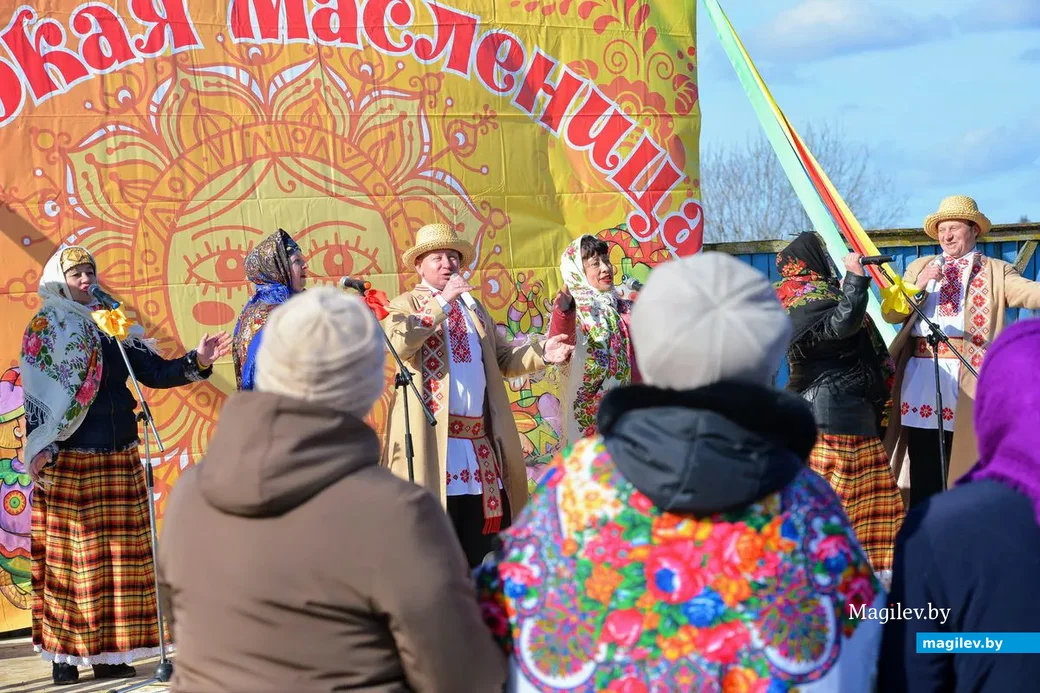 09.03.2019. Широкая Масленица в деревне Сычково Бобруйского района . Выступают народный ансамбль
