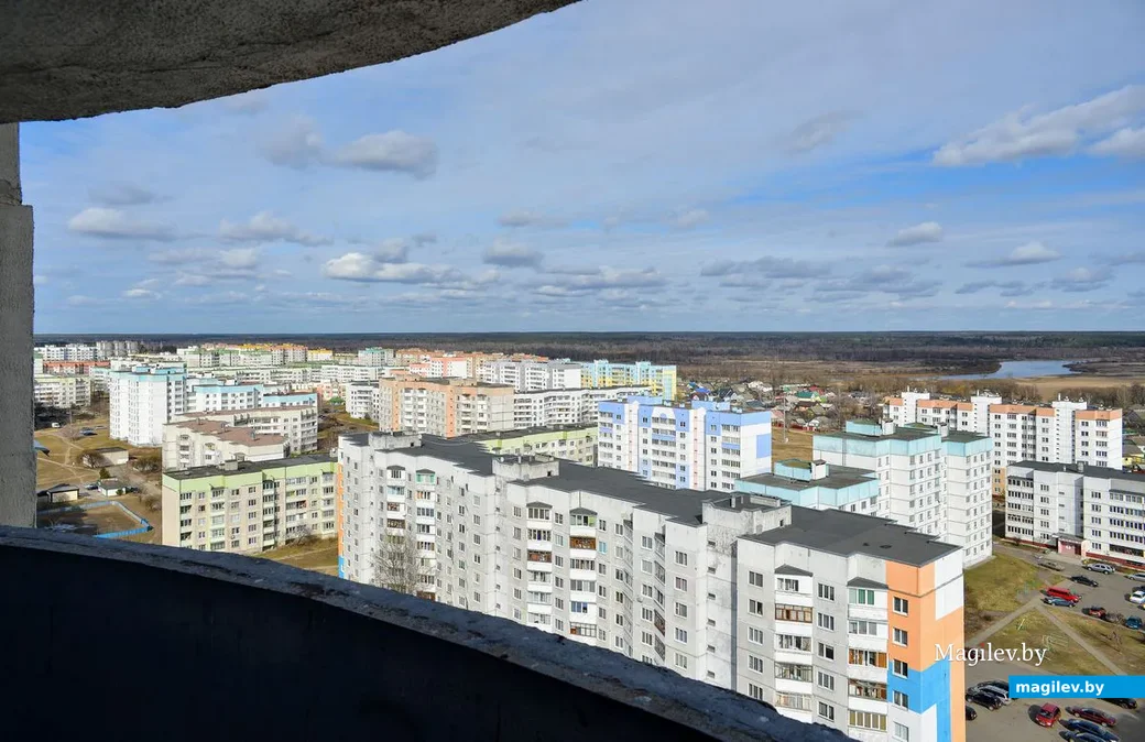 Вид с 18-го этажа на 5-6 микрорайоны и Назаровку.