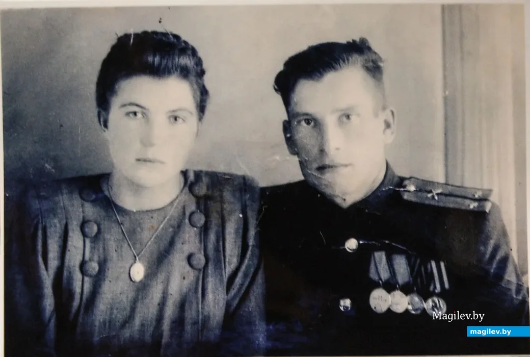 10.04.2019. Архивные фотографии в отделе загс Бобруйского горисполкома
