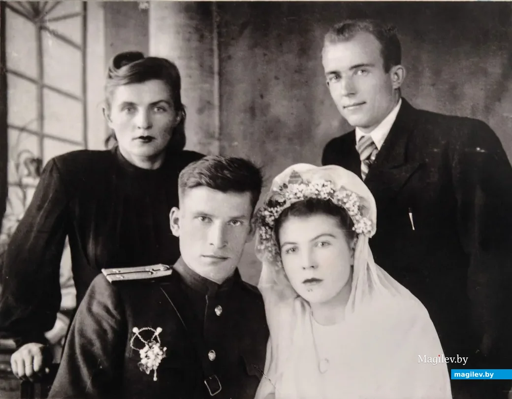 10.04.2019. Архивные фотографии в отделе загс Бобруйского горисполкома