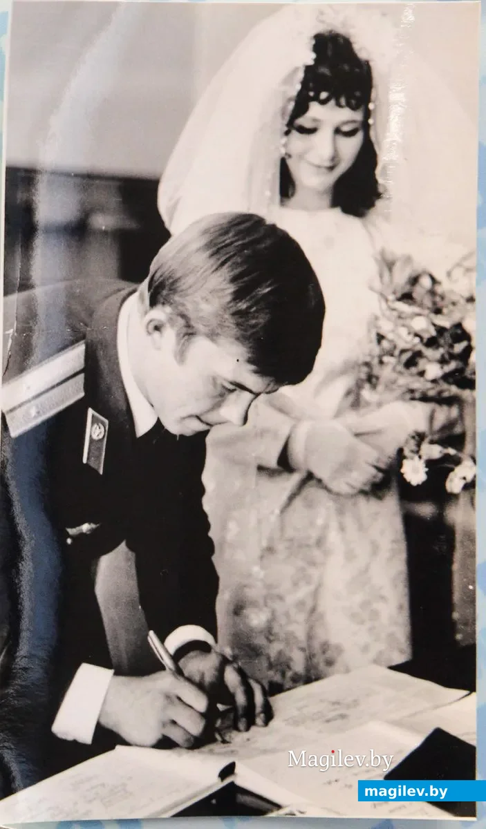 10.04.2019. Архивные фотографии в отделе загс Бобруйского горисполкома
