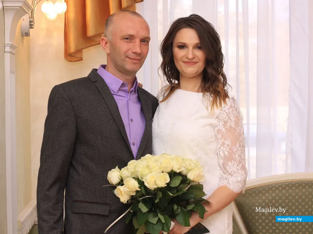 Елена Велес и Михаил Карпов зарегистрировали свой брак 12 апреля.