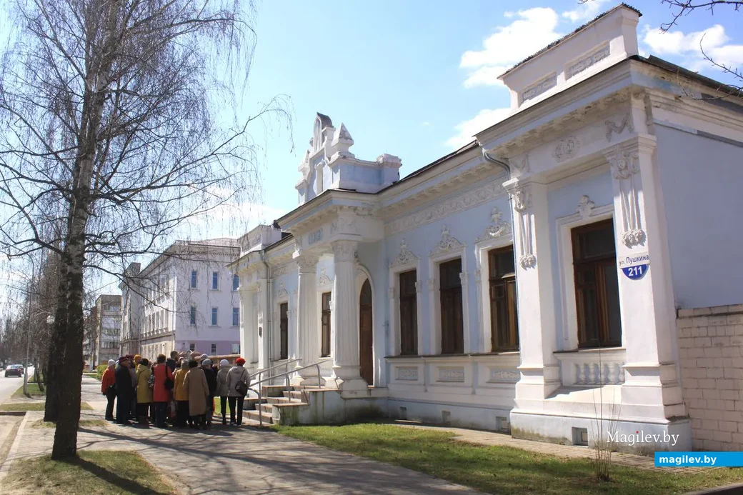 А в этом здании, где сейчас располагается представительство НОК, в 1923 году находился первый