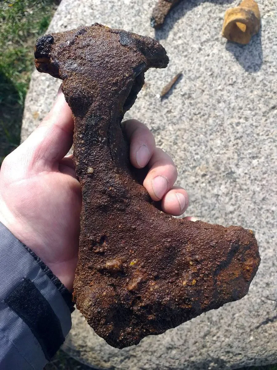 На берегу Березины найден боевой топор десятого века