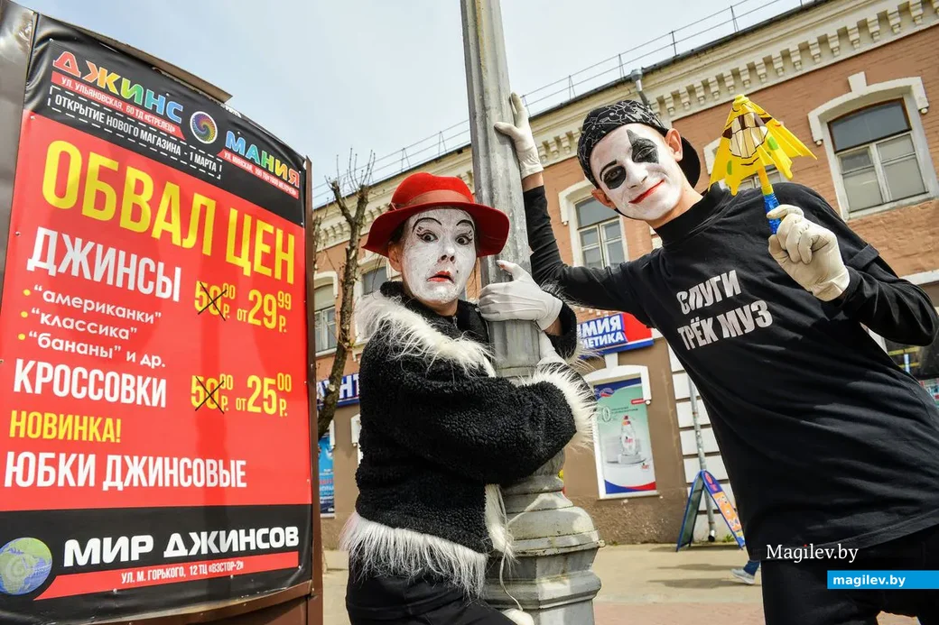 20.04.2019. Участники II открытого фестиваля клоунов «Клоун-шоу – 2019» прошлись по улице