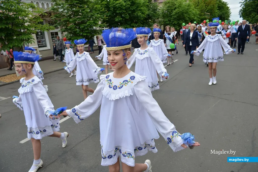 30.05.2019. Торжественное шествие выпускников школ и гимназий 2019 года