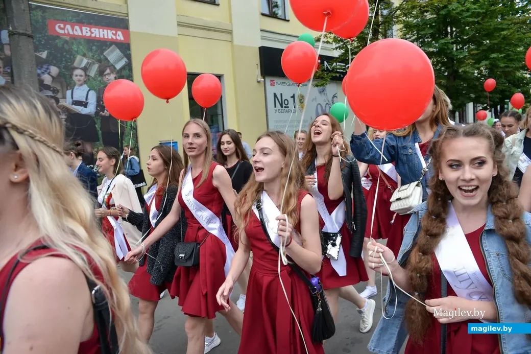 30.05.2019. Торжественное шествие выпускников школ и гимназий 2019 года