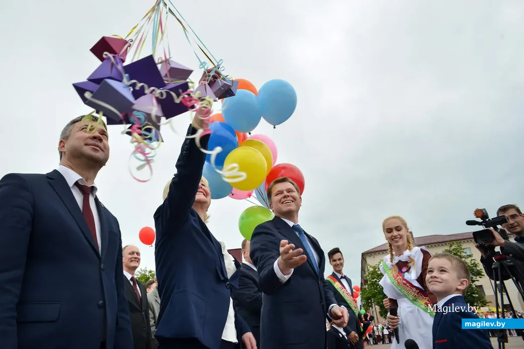 30.05.2019. Торжественное шествие выпускников школ и гимназий 2019 года