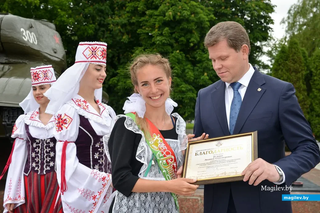 30.05.2019. Торжественное шествие выпускников школ и гимназий 2019 года