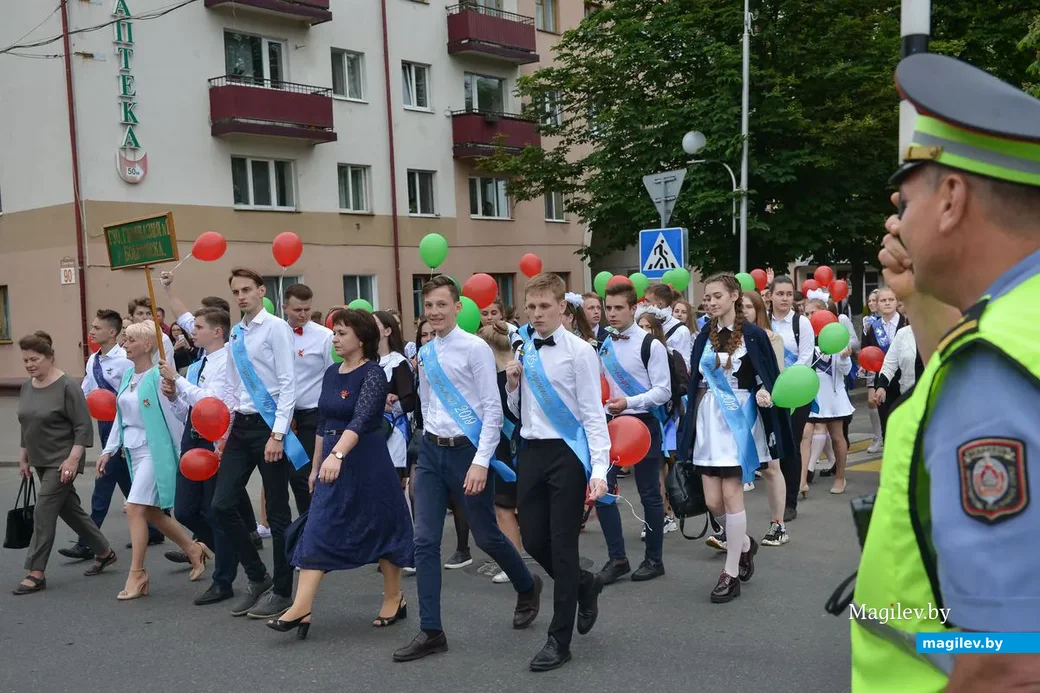 30.05.2019. Торжественное шествие выпускников школ и гимназий 2019 года