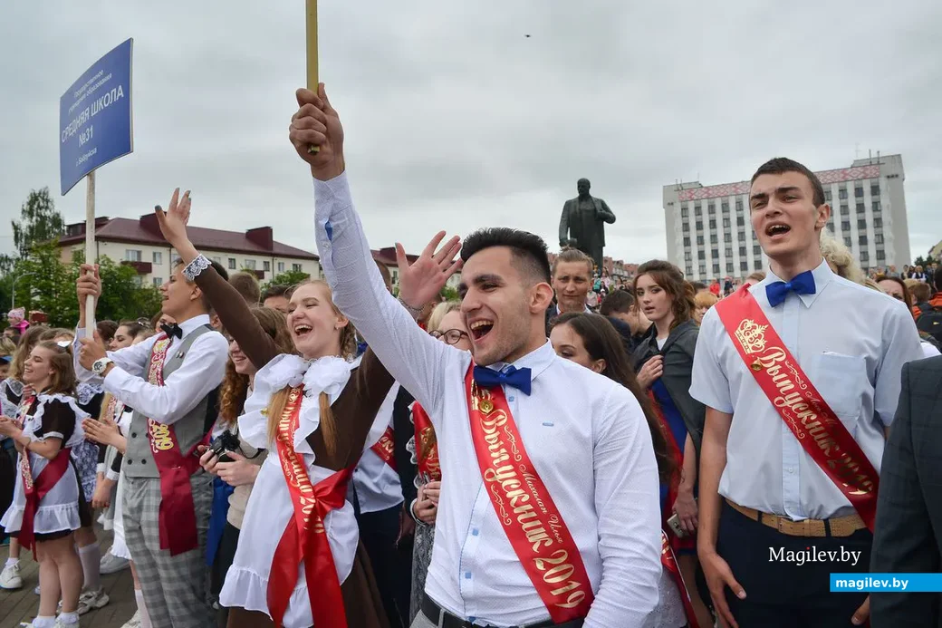 30.05.2019. Торжественное шествие выпускников школ и гимназий 2019 года
