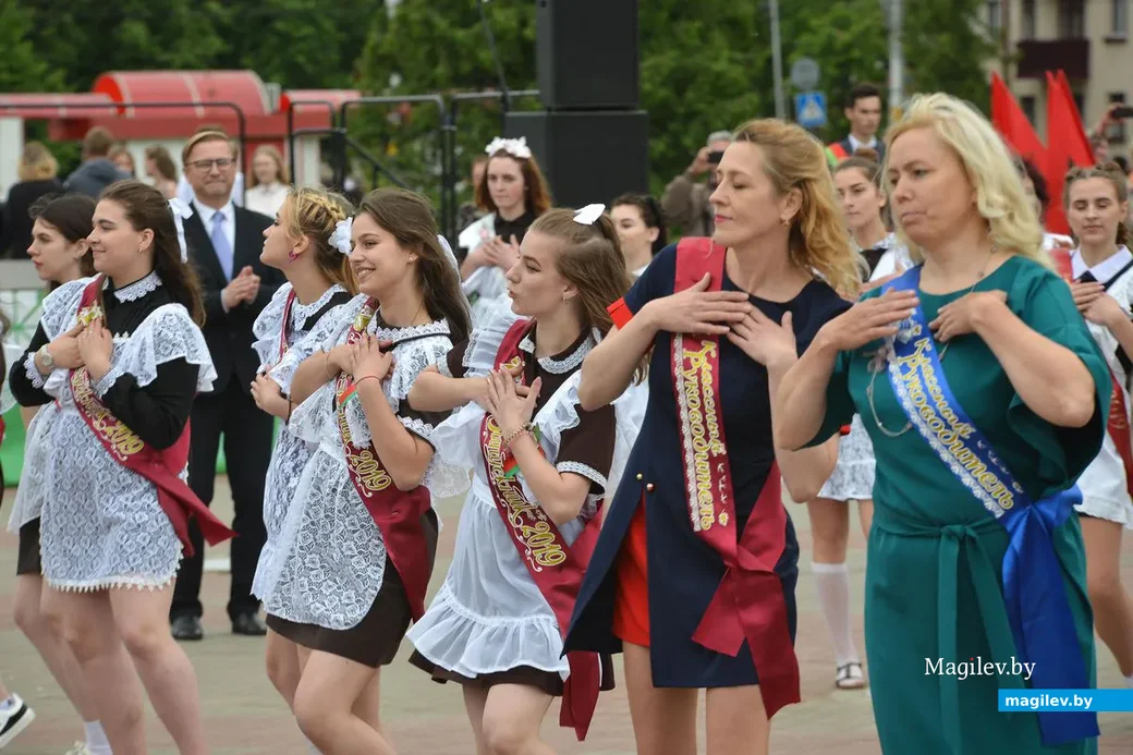 30.05.2019. Торжественное шествие выпускников школ и гимназий 2019 года