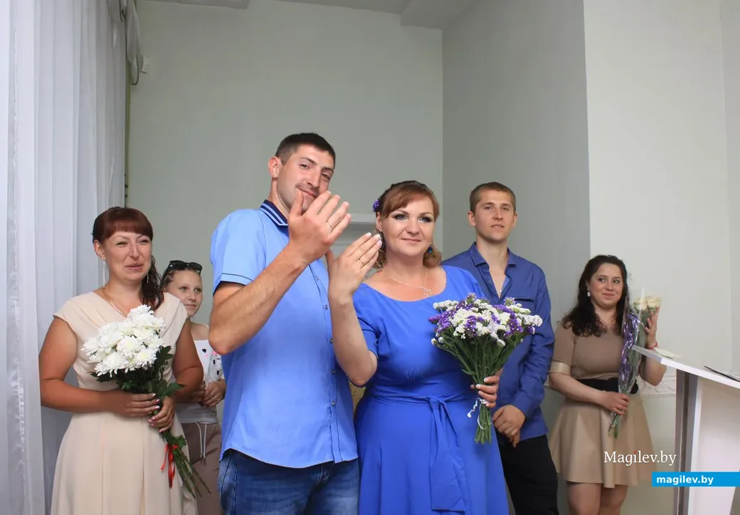 Максим Зуев и Алена Ковалева зарегистрировали свой брак 21 июня.