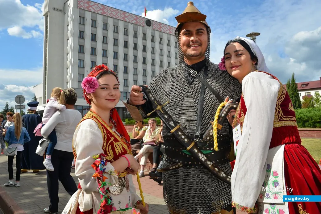 29.06.2019. Парад участников Международного фестиваля народного творчества «Венок дружбы» в