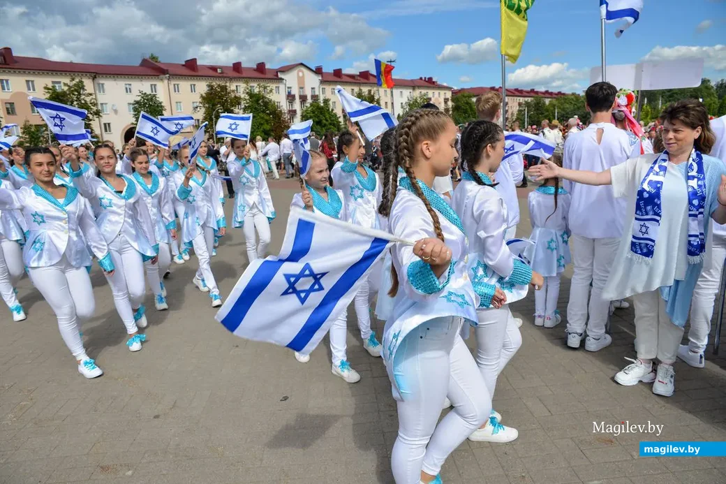 29.06.2019. Парад участников Международного фестиваля народного творчества «Венок дружбы» в