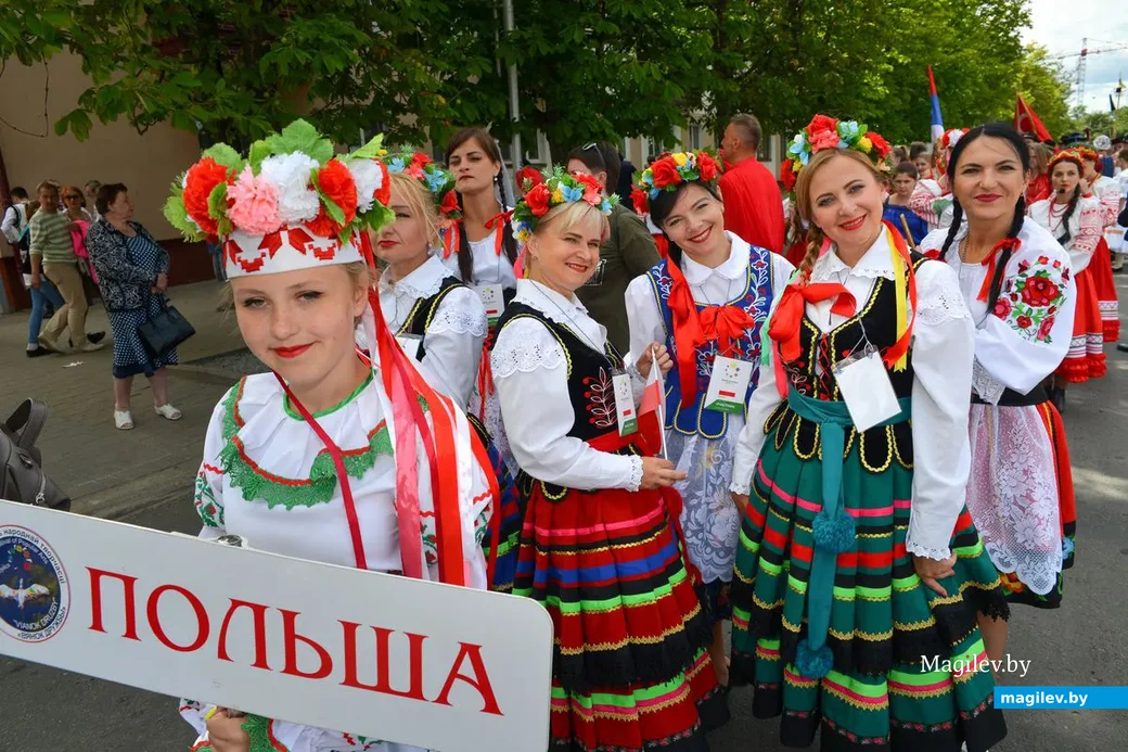 29.06.2019. Парад участников Международного фестиваля народного творчества «Венок дружбы» в