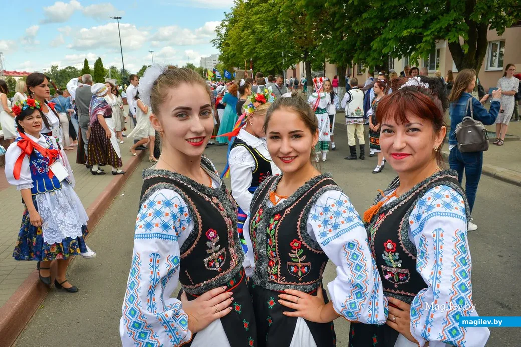 29.06.2019. Парад участников Международного фестиваля народного творчества «Венок дружбы» в