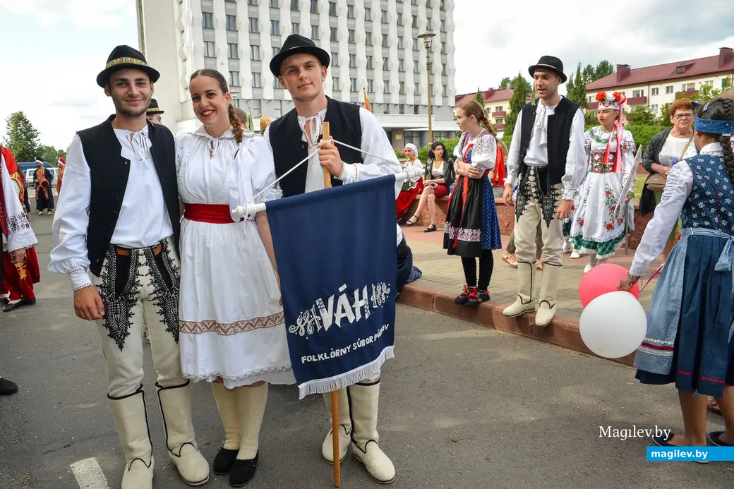 29.06.2019. Парад участников Международного фестиваля народного творчества «Венок дружбы» в