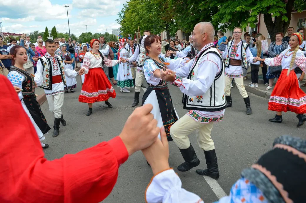 29.06.2019. Парад участников Международного фестиваля народного творчества «Венок дружбы» в