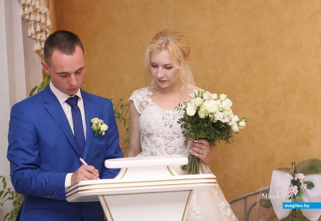 В пятницу, 26 июля, зарегистрировали свой брак в бобруйском ЗАГСе 23-летняя Анна Леонович и