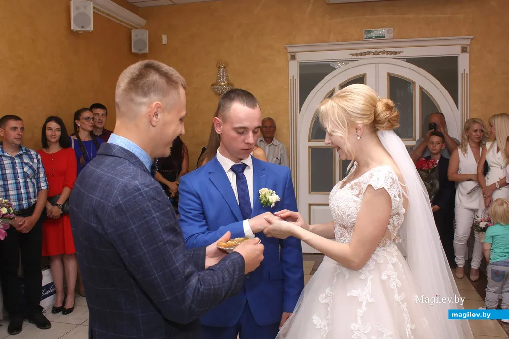 В пятницу, 26 июля, зарегистрировали свой брак в бобруйском ЗАГСе 23-летняя Анна Леонович и
