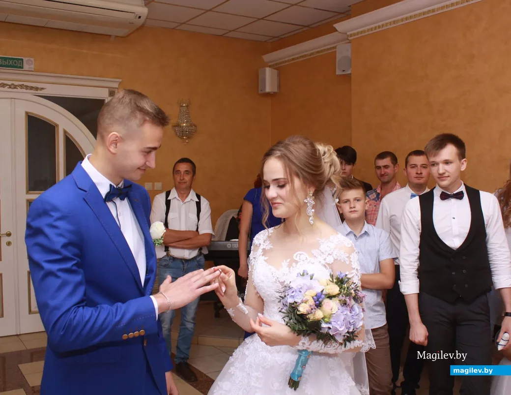 Молодожены Анастасия Киракозова и Денис Белявский.