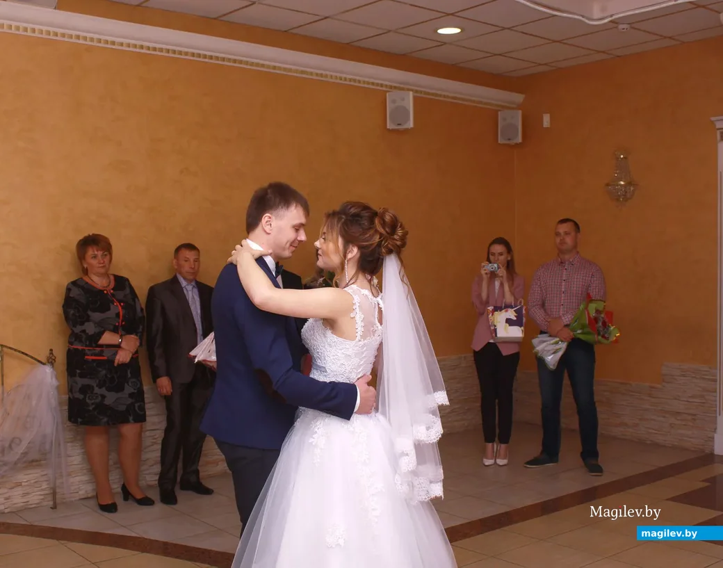 16 августа свой брак зарегистрировали 20-летняя Дарья Пирожник и 29-летний Василий Петух.