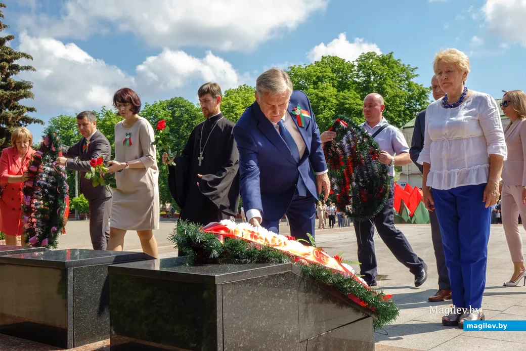 29.06.2020. Бобруйск, Могилевская область. Возложение венков и цветов руководством города и