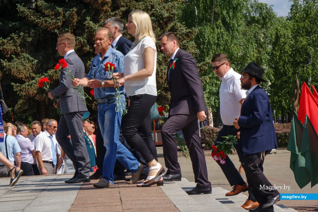 29.06.2020. Бобруйск, Могилевская область. Возложение венков и цветов руководством города и