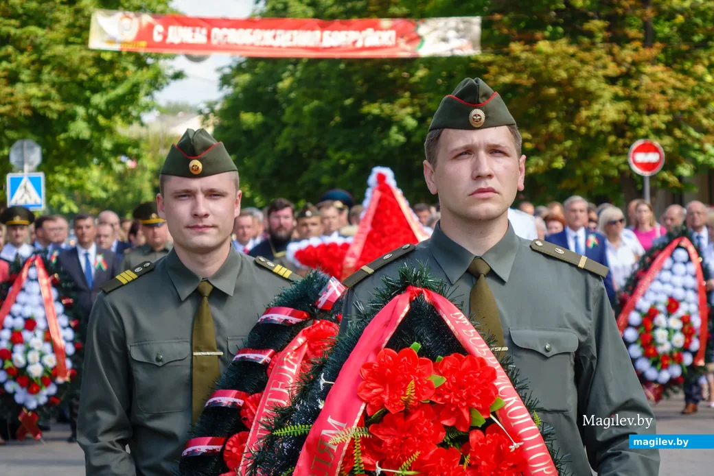29.06.2020. Бобруйск, Могилевская область. Возложение венков и цветов руководством города и