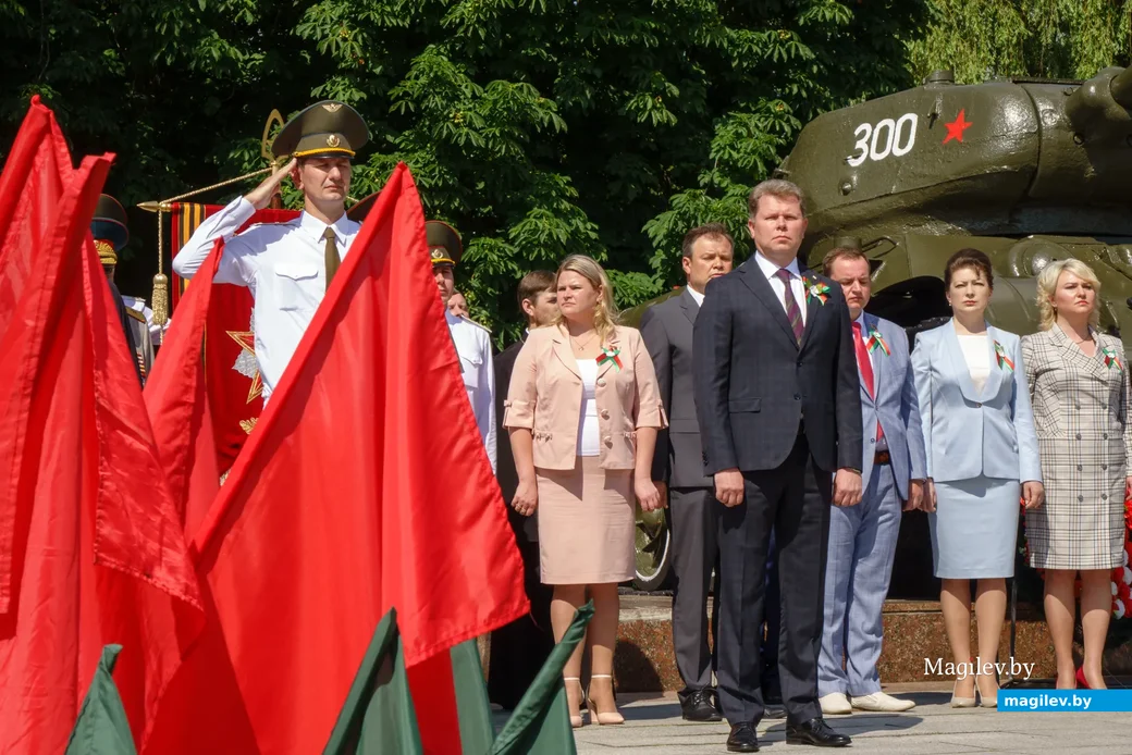 29.06.2020. Бобруйск, Могилевская область. Возложение венков и цветов руководством города и