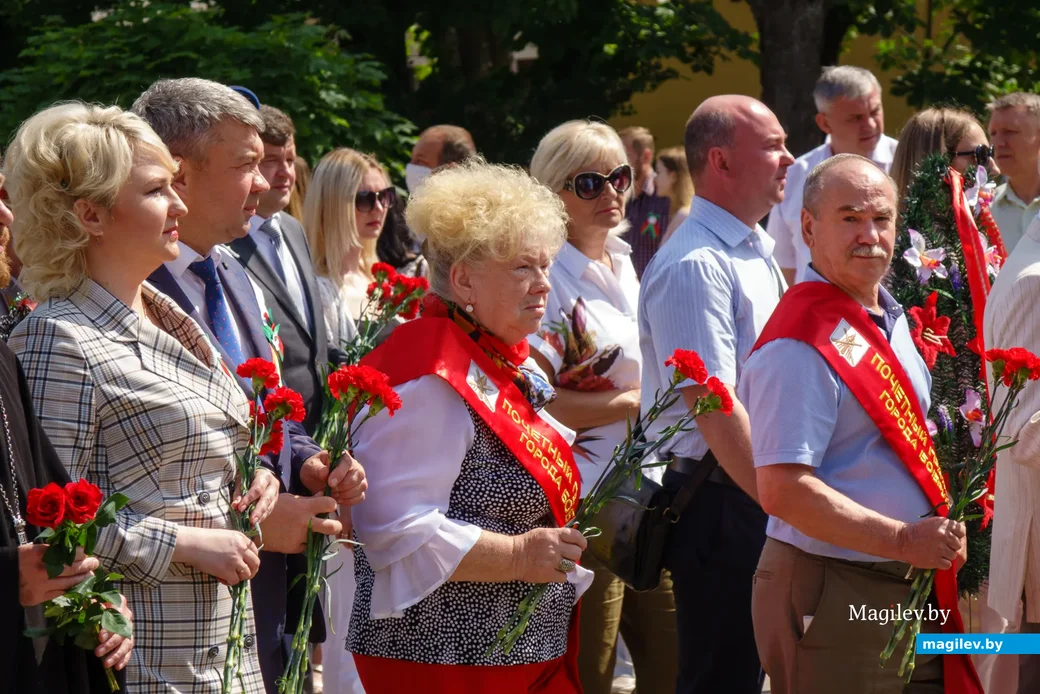 29.06.2020. Бобруйск, Могилевская область. Возложение венков и цветов руководством города и