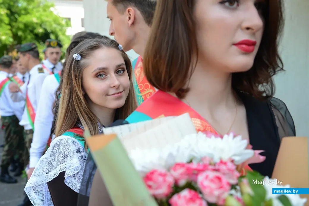 11.06.2020. Бобруйск, Могилевская область. Вручение аттестатов о среднем образовании, золотых и